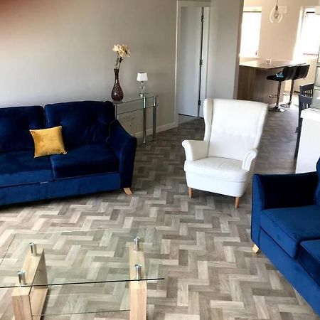 Stylish 3 Bed Apartment With Lough Atalia Views 골웨이 외부 사진